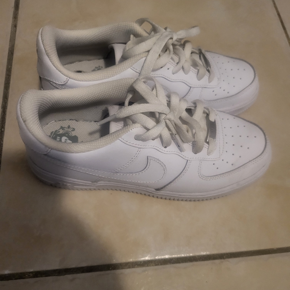 Women Air force 1 size six low